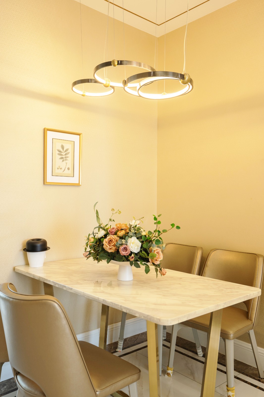 070935250384.jpg 餐廳1.jpg